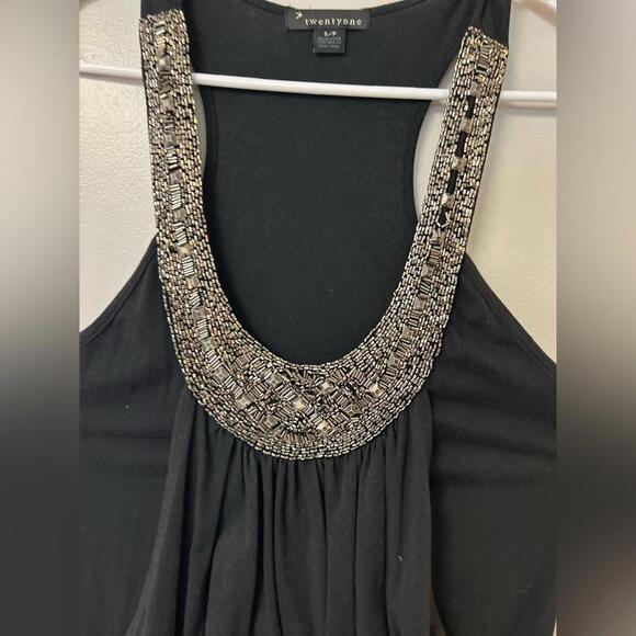 Twenty one sleeveless top with beaded collar and hoodie type pocket across front - Picture 6 of 6